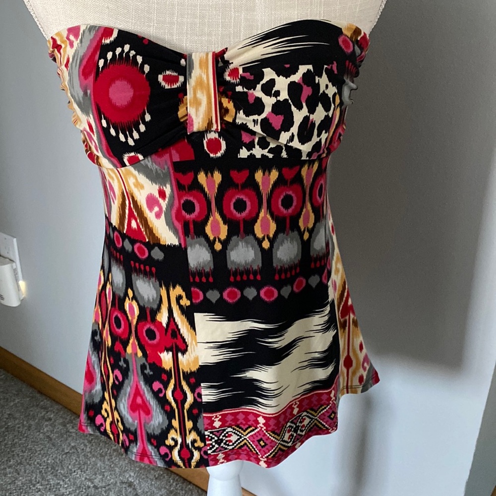Eccentric strapless top by Hot Kiss in EUC